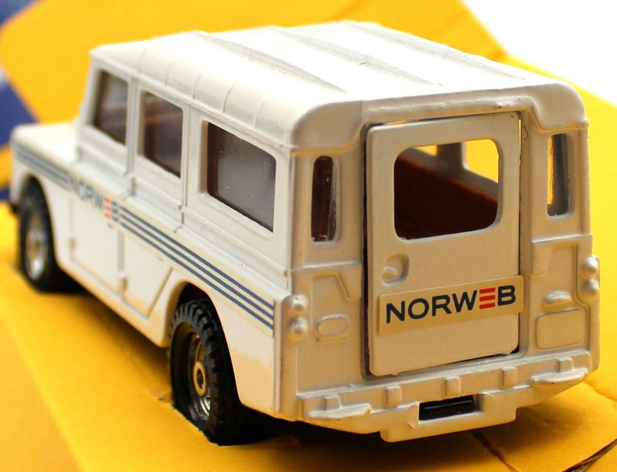 CORGI - 2x Land rovers - 619/2 RED SAPEURS POMPIERS & 421 WHITE NORWEB SPECIAL ISSUE