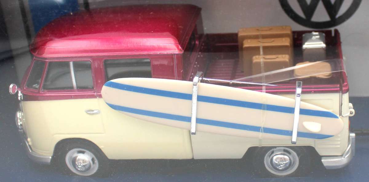 MOTORMAX 1:24 - VW VOLKSWAGEN KOMBI DOUBLE SETS - GREAT!