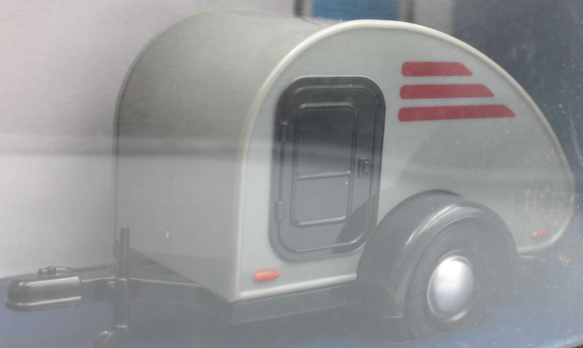 MOTORMAX 1:24 - VW VOLKSWAGEN KOMBI DOUBLE SETS - GREAT!