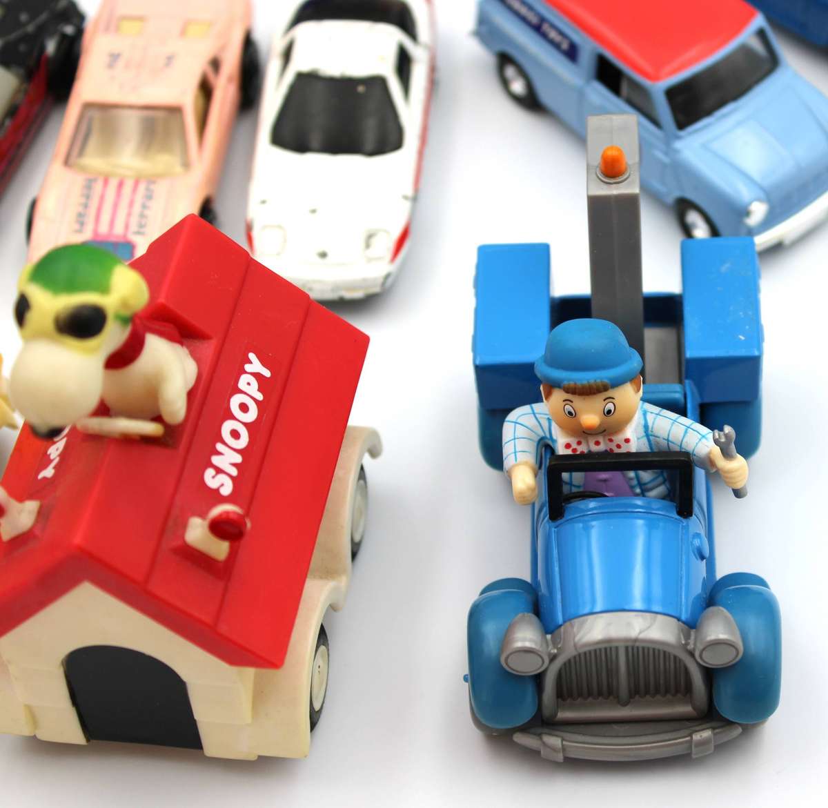 NICE DIECAST GROUP - VINTAGE to MODERN - UNPLAYED & PLAYWORN