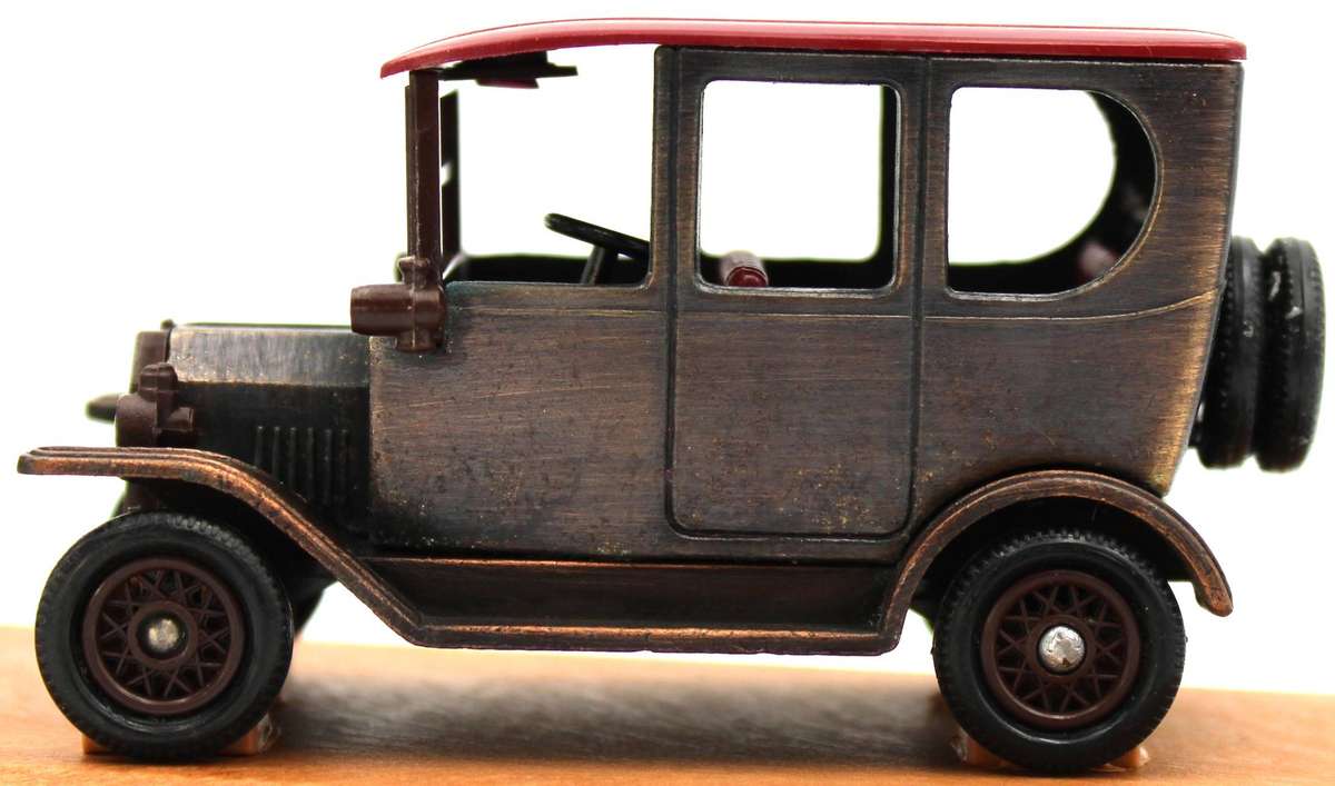 LLEDO DIECAST SET - HENRY FORD COMMEMORATIVE LIMITED EDITION - HFL1002 BOXED ON PLINTH