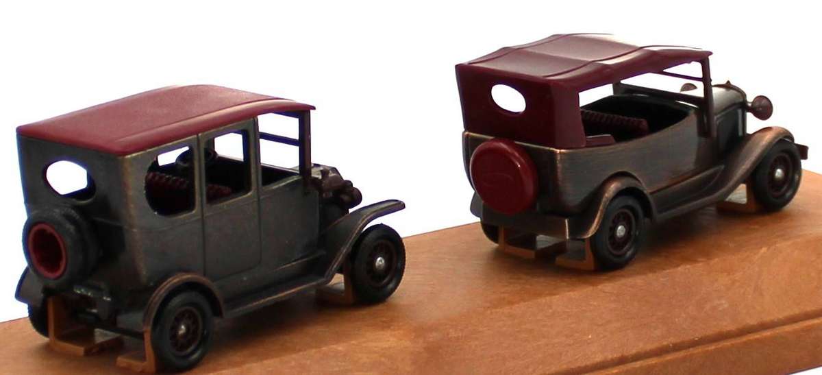 LLEDO DIECAST SET - HENRY FORD COMMEMORATIVE LIMITED EDITION - HFL1002 BOXED ON PLINTH