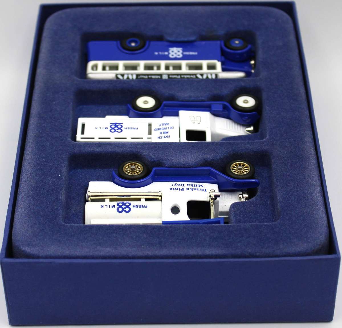 LLEDO DIECAST SET - 2001 CO-OP FRESH MILK LIMITED EDITION SET