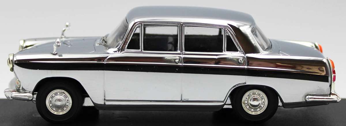 LLEDO VANGUARDS MEMBERS EXCL. LCC3 - AUSTIN A60 CAMBRIDGE - VA04409 - LIMITED EDITION CHROME FINISH