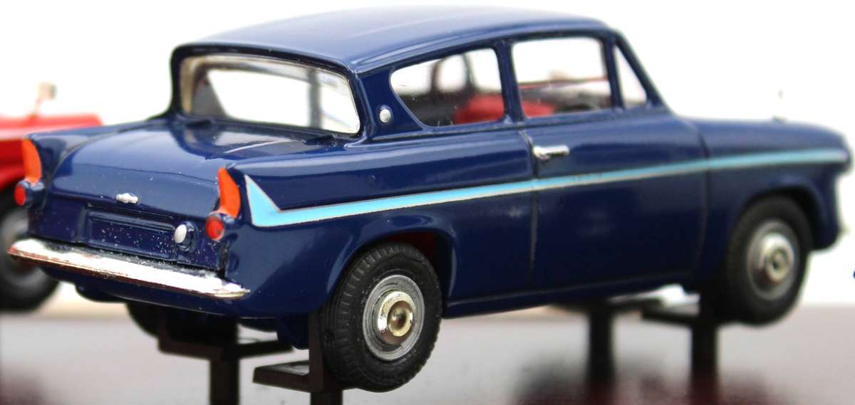 LLEDO VANGUARDS PLINTH SET - CC1004 - AUSTIN 7 MINI, FORD ANGLIA, TRIUMPH HERALD & MORRIS TRAVELLER
