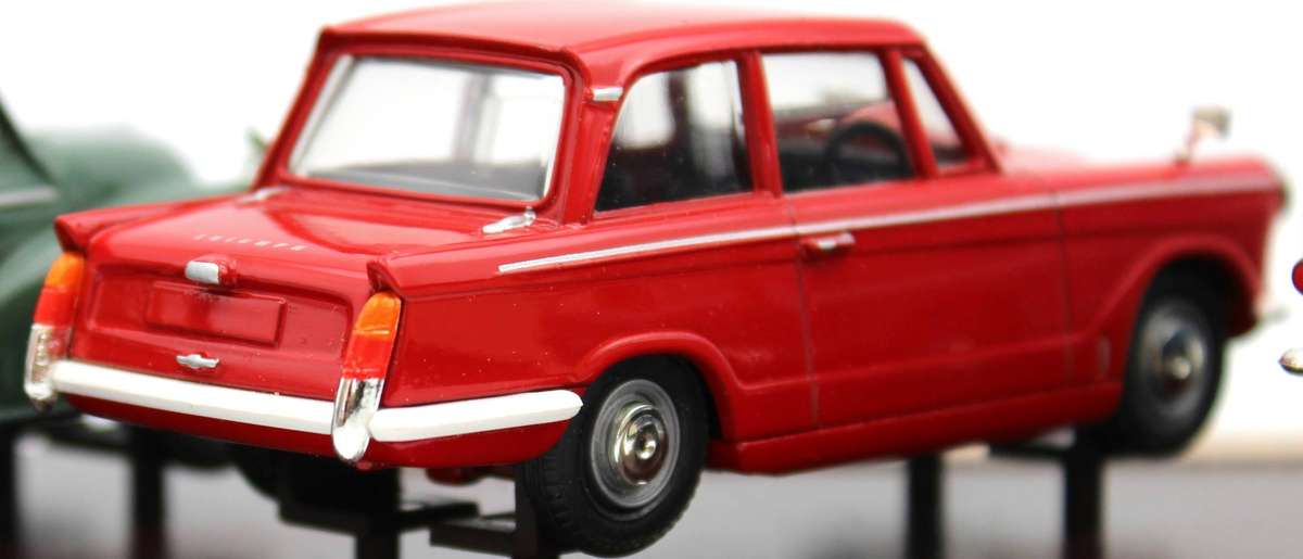 LLEDO VANGUARDS PLINTH SET - CC1004 - AUSTIN 7 MINI, FORD ANGLIA, TRIUMPH HERALD & MORRIS TRAVELLER