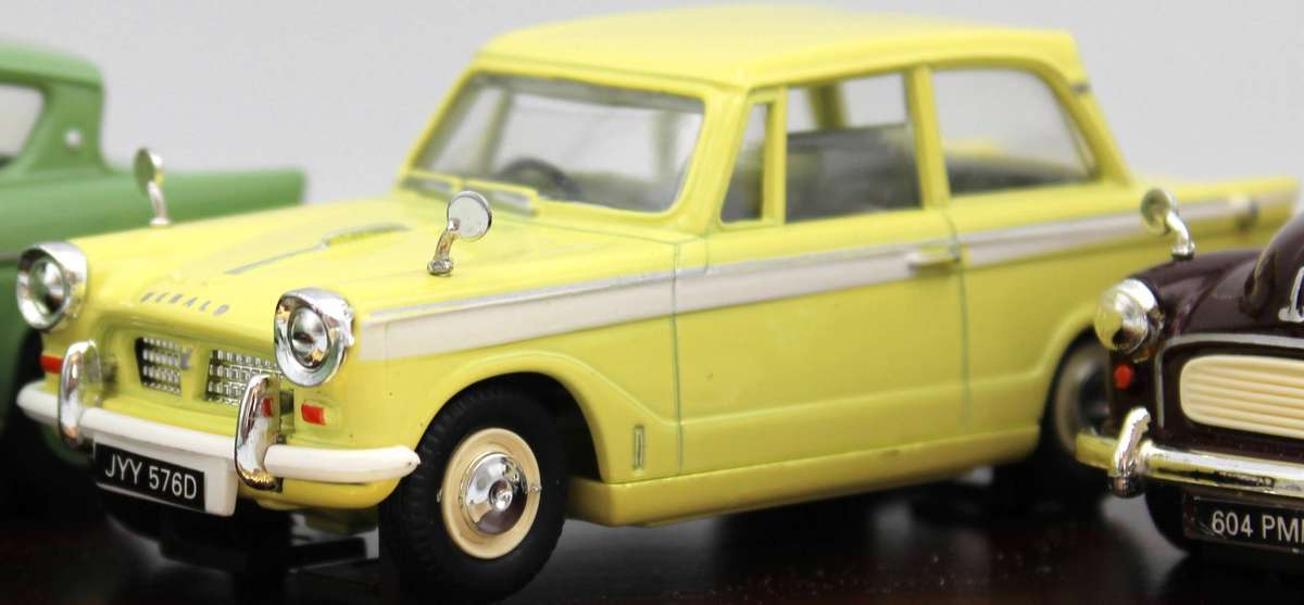 LLEDO VANGUARDS PLINTH SET - CC2004 - VW CABRIOLET, FORD ANGLIA, TRIUMPH HERALD & MORRIS TRAVELLER