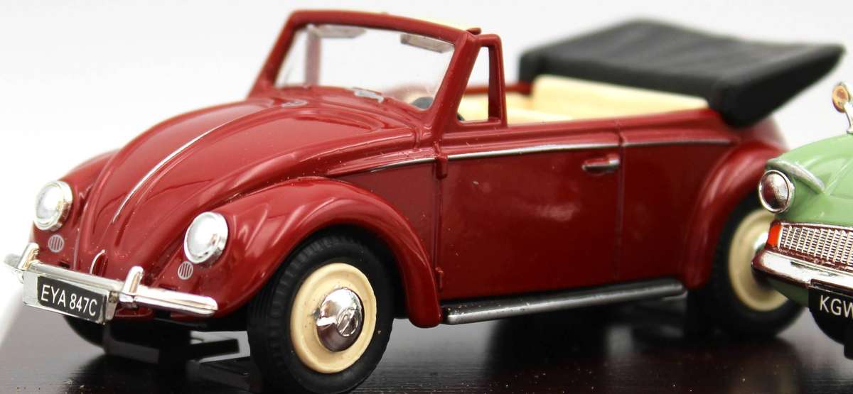 LLEDO VANGUARDS PLINTH SET - CC2004 - VW CABRIOLET, FORD ANGLIA, TRIUMPH HERALD & MORRIS TRAVELLER