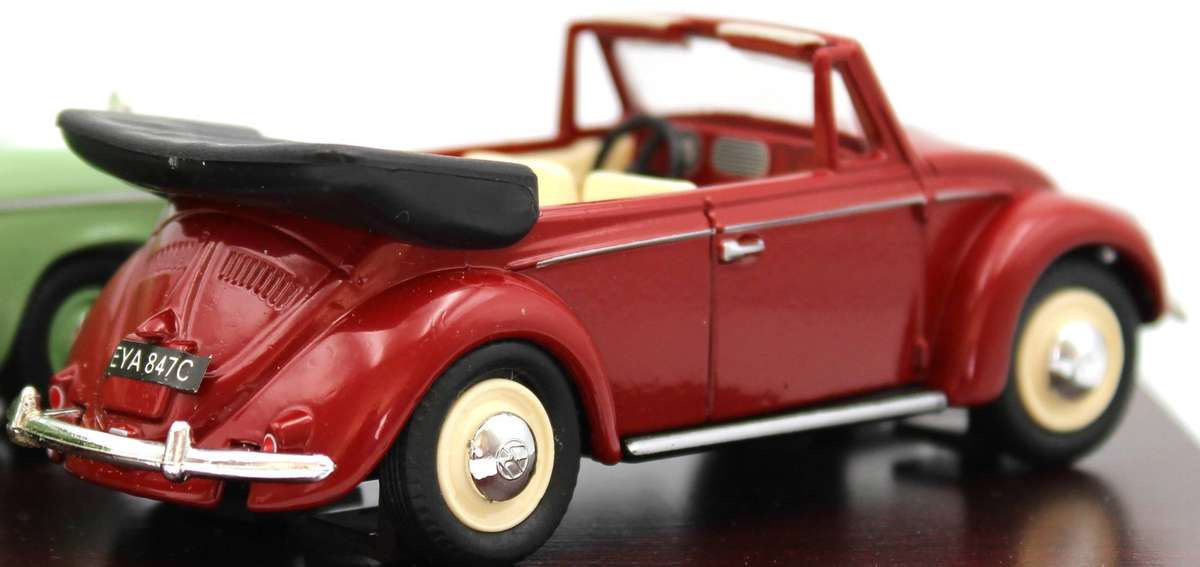 LLEDO VANGUARDS PLINTH SET - CC2004 - VW CABRIOLET, FORD ANGLIA, TRIUMPH HERALD & MORRIS TRAVELLER