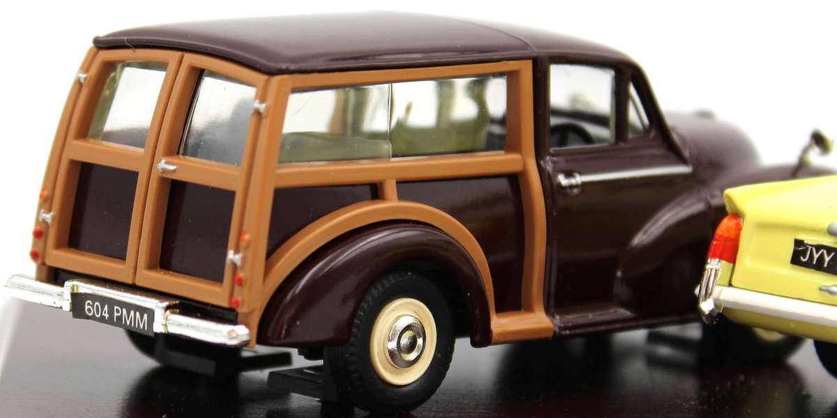 LLEDO VANGUARDS PLINTH SET - CC2004 - VW CABRIOLET, FORD ANGLIA, TRIUMPH HERALD & MORRIS TRAVELLER