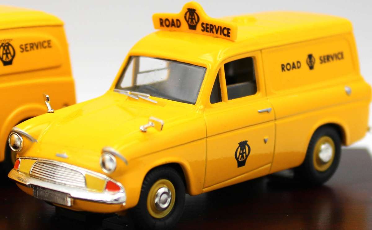 LLEDO VANGUARDS AA1004 SET - AUTOMOBILE ASSOC. - AUSTIN VAN, MINI VAN, MORRIS MINOR, FORD ANGLIA
