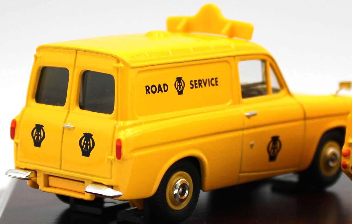 LLEDO VANGUARDS AA1004 SET - AUTOMOBILE ASSOC. - AUSTIN VAN, MINI VAN, MORRIS MINOR, FORD ANGLIA
