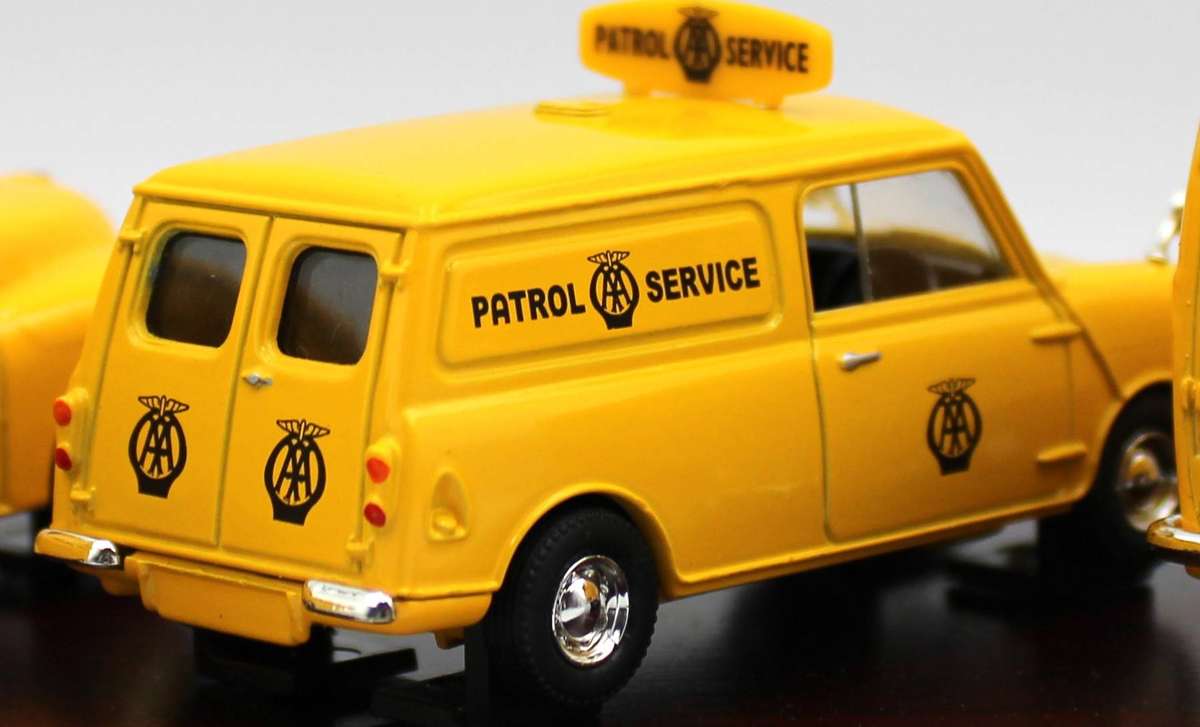 LLEDO VANGUARDS AA1004 SET - AUTOMOBILE ASSOC. - AUSTIN VAN, MINI VAN, MORRIS MINOR, FORD ANGLIA