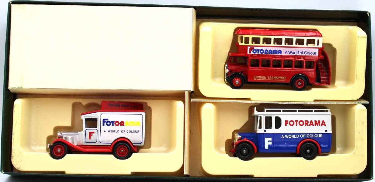 LLEDO DIECAST - 2X 3-PIECE DAYS GONE SETS incl. FOTORAMA