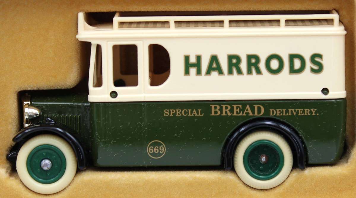 LLEDO DIECAST - 2X 4-PIECE SETS, HAMLEY'S HAL1004 & HARROD'S HR2004