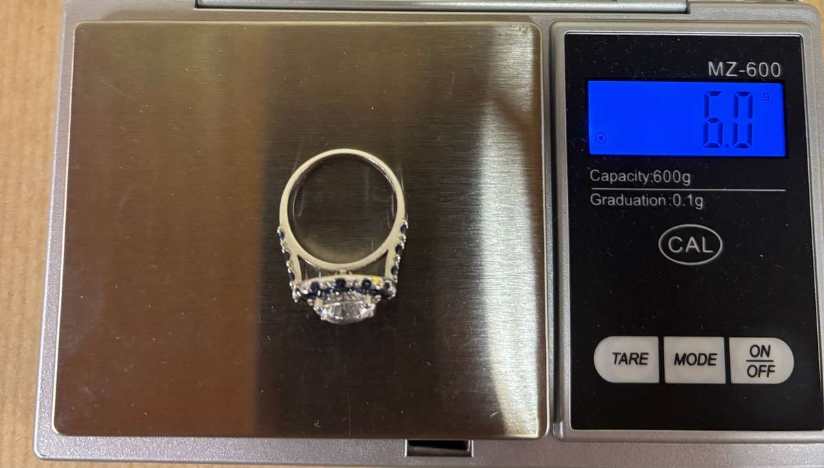 WHITE AND BLUE SAPPHIRE RING 14ct WHITE GOLD 14K GORGEOUS!!!! 5.5g BRITISH SIZE L US SIZE 5,8
