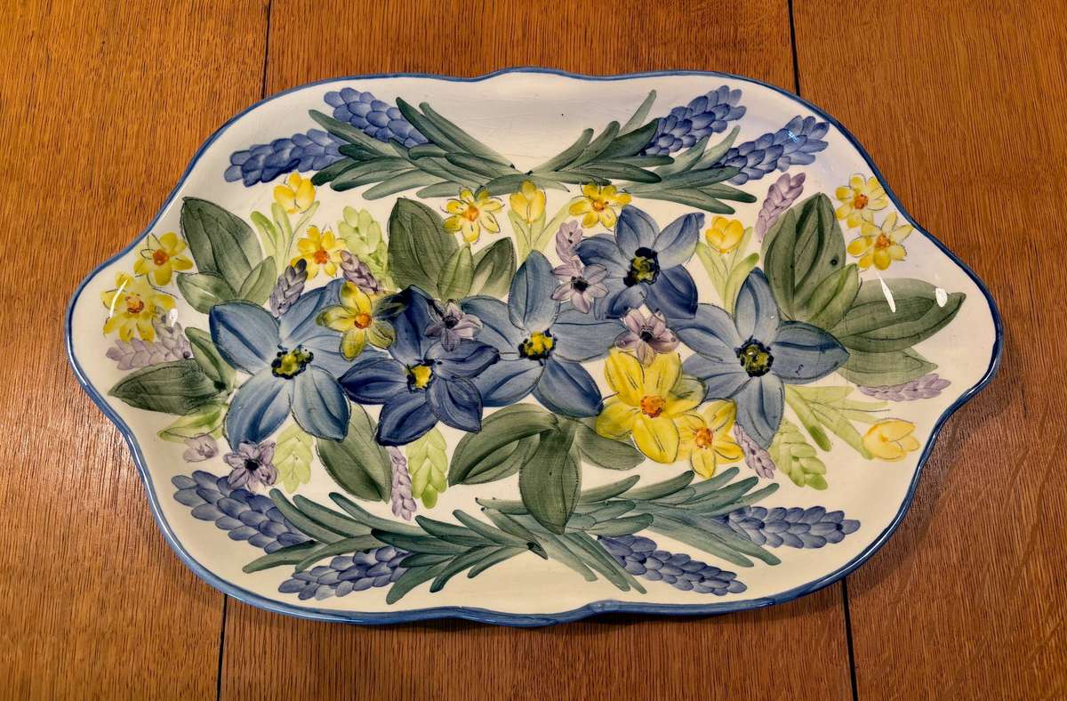 PLATTER/SANDWICH HANDLES MEDIUM  FLOWERS BLUE AND YELLOW FLORAL