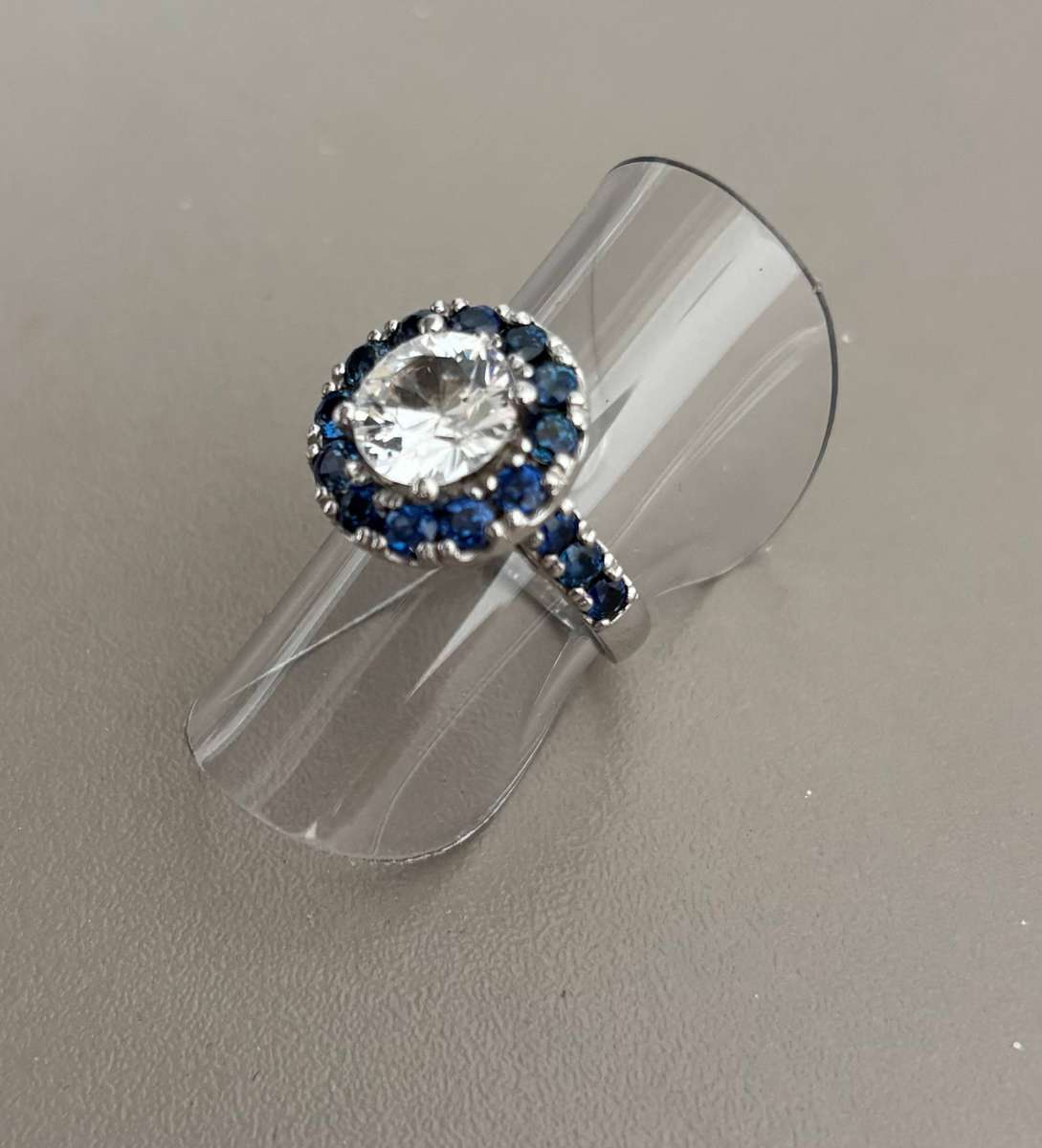 WHITE AND BLUE SAPPHIRE RING 14ct WHITE GOLD 14K GORGEOUS!!!! 5.5g BRITISH SIZE L US SIZE 5,8
