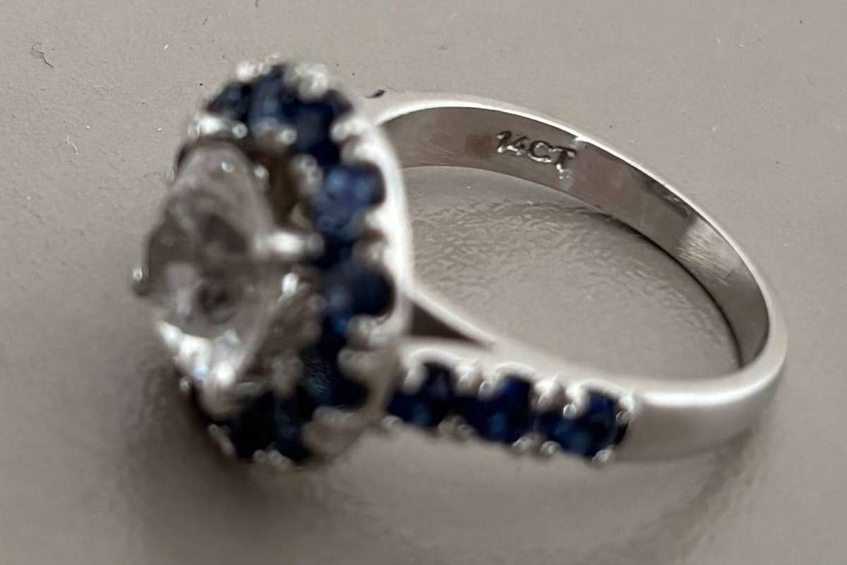 WHITE AND BLUE SAPPHIRE RING 14ct WHITE GOLD 14K GORGEOUS!!!! 5.5g BRITISH SIZE L US SIZE 5,8