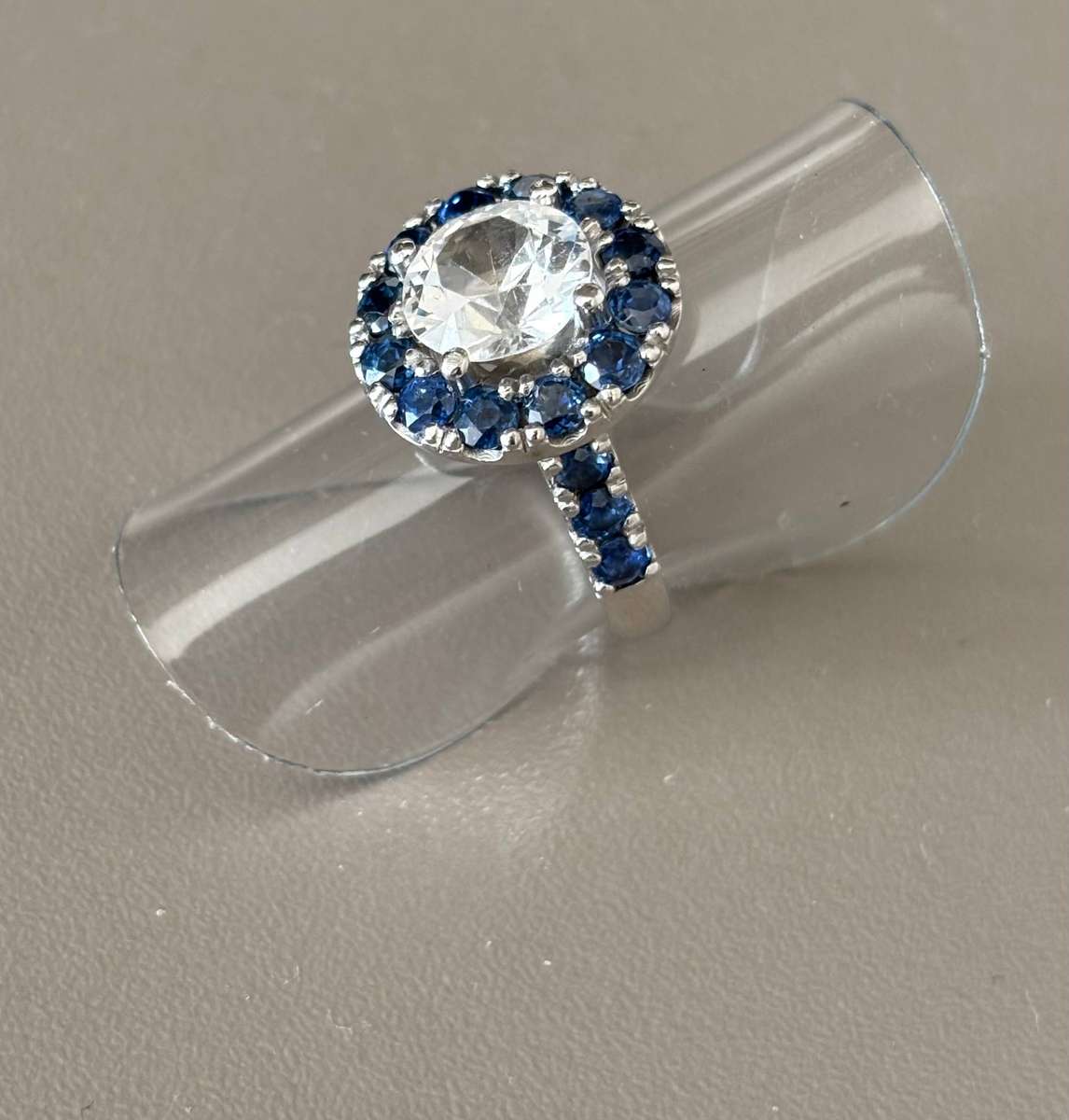 WHITE AND BLUE SAPPHIRE RING 14ct WHITE GOLD 14K GORGEOUS!!!! 5.5g BRITISH SIZE L US SIZE 5,8