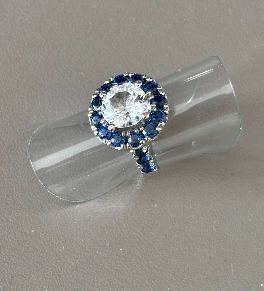 WHITE AND BLUE SAPPHIRE RING 14ct WHITE GOLD 14K GORGEOUS!!!! 5.5g BRITISH SIZE L US SIZE 5,8