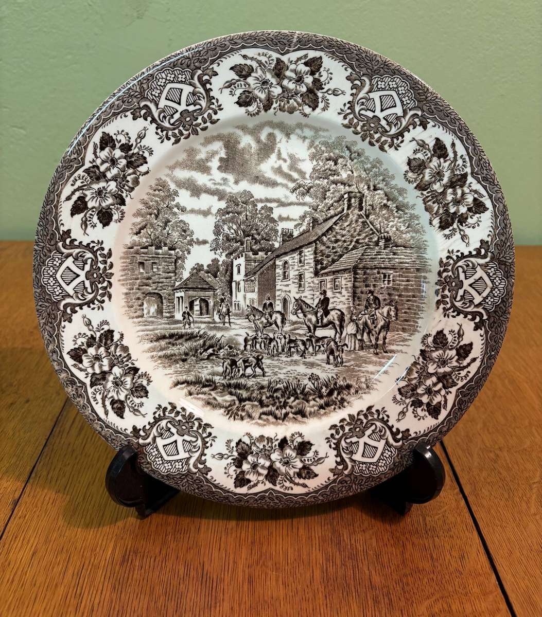 ENGLISH IRONSTONE ENGLAND PLATE 'OLD INNS SERIES' FLORAL BOARDER