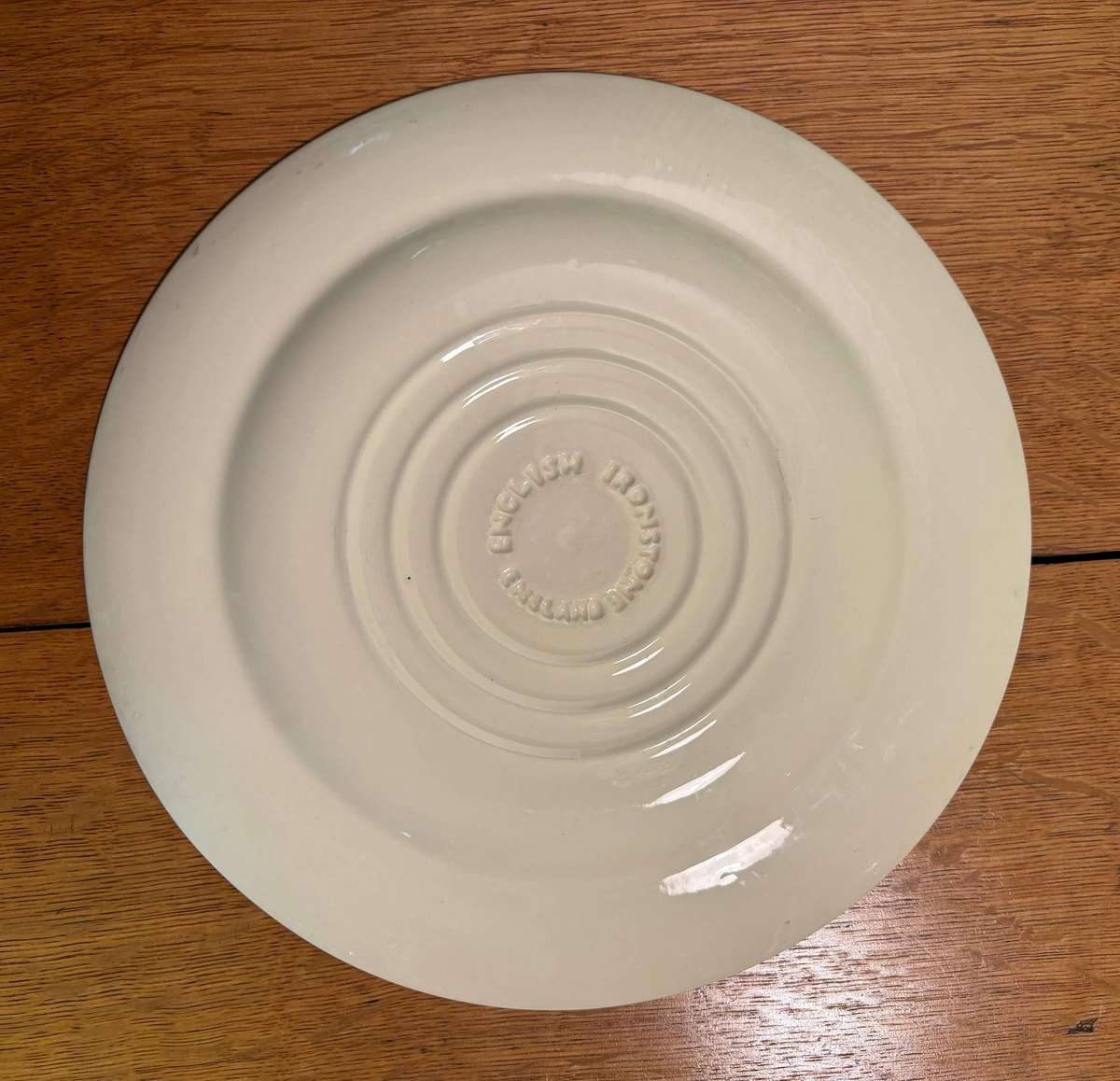 ENGLISH IRONSTONE ENGLAND PLATE 'OLD INNS SERIES' FLORAL BOARDER