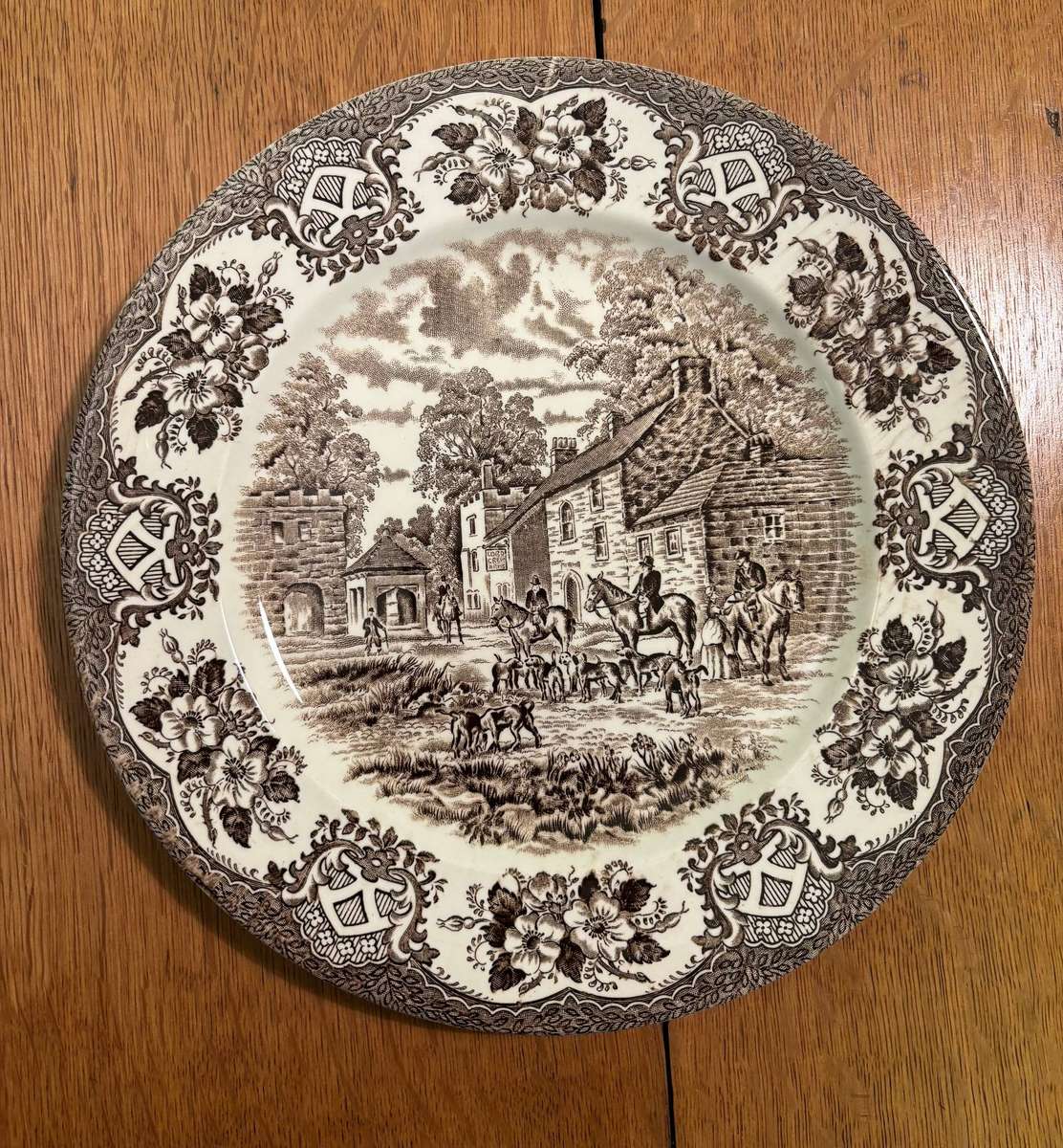 ENGLISH IRONSTONE ENGLAND PLATE 'OLD INNS SERIES' FLORAL BOARDER