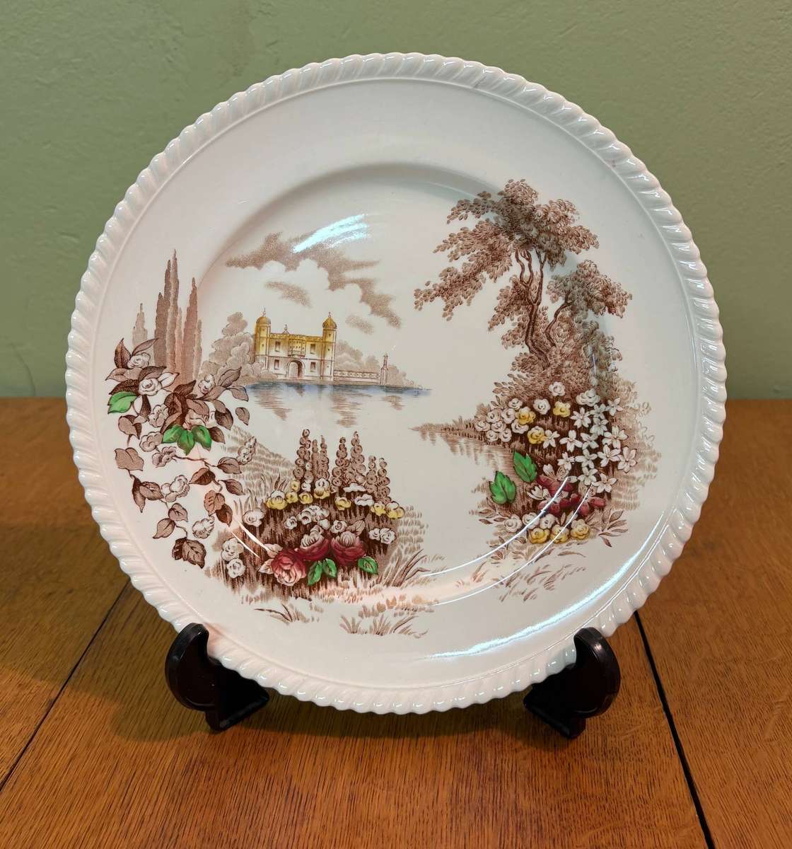 JOHNSON BROTHERS DINNER PLATE Castle on the lake  ENGLAND  FLOWERS/FLORAL CASTLE SCENE !
