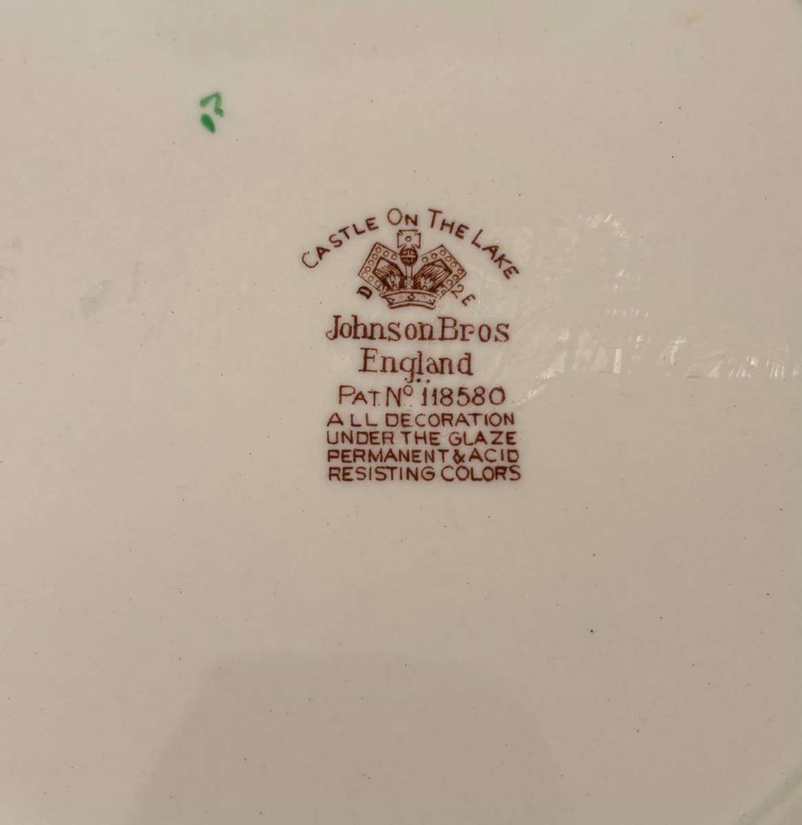 JOHNSON BROTHERS DINNER PLATE Castle on the lake  ENGLAND  FLOWERS/FLORAL CASTLE SCENE !