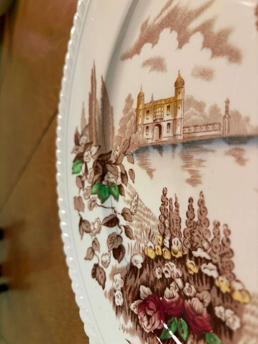 JOHNSON BROTHERS DINNER PLATE Castle on the lake  ENGLAND  FLOWERS/FLORAL CASTLE SCENE !