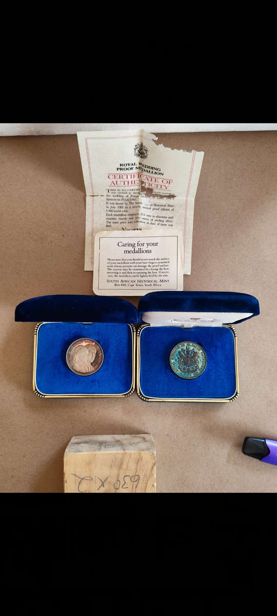 ROYAL WEDDING PROOF SILVER MEDALION  1 Oz silver ×2