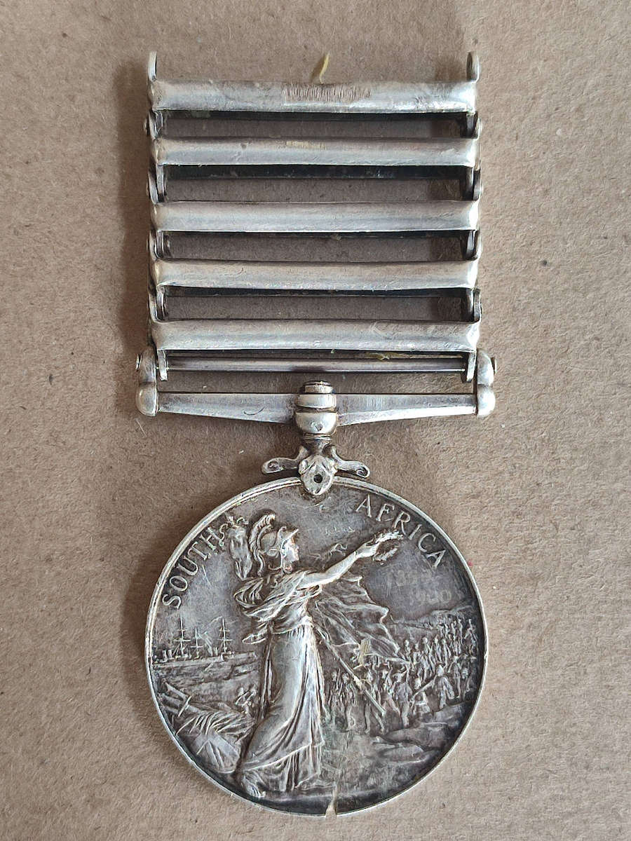 QUEEN's SOUTH AFRICA MEDAL WITH CLASPS