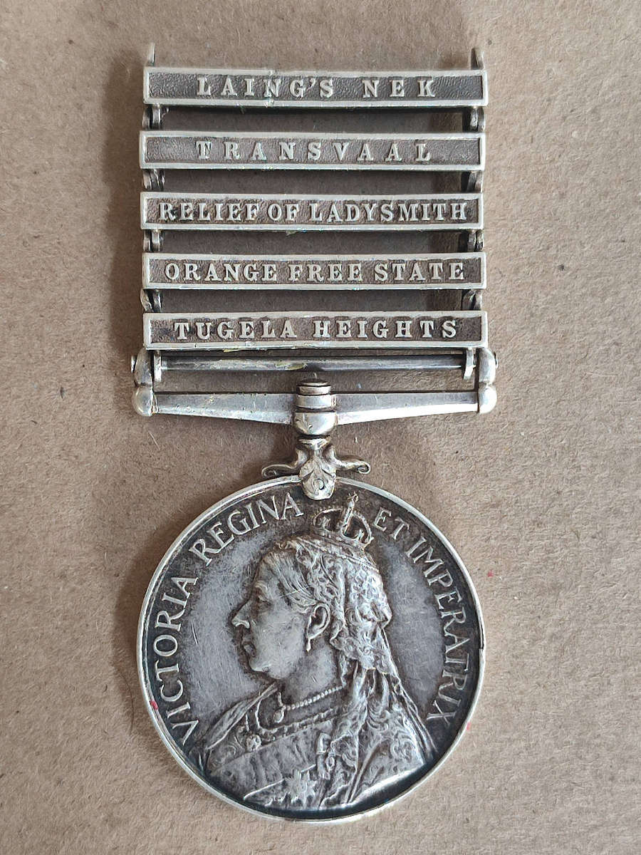 QUEEN's SOUTH AFRICA MEDAL WITH CLASPS