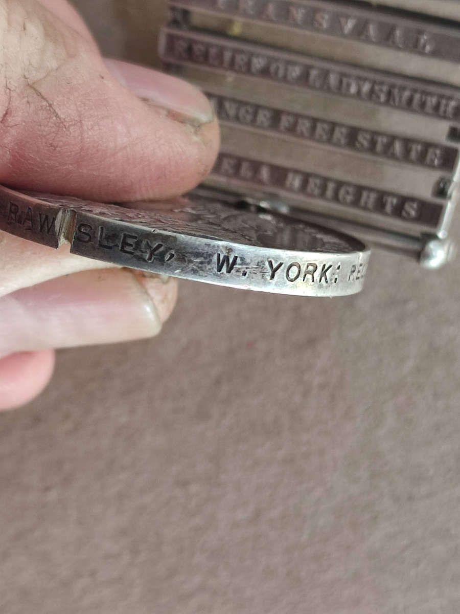 QUEEN's SOUTH AFRICA MEDAL WITH CLASPS