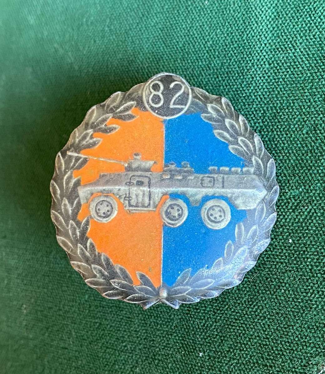 82 MECHANISED BRIGADE HQ UNIT GREY METAL AND ENAMEL CAP BADGE-APPROVED IN 1986-2X SCREW LUGS