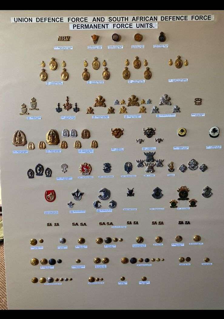 SA ENGINEERS CORPS CAP,COLLARS AND MESS DRESS COLLARS-WORN POST 1970-ALL PINS+ LUGS INTACT