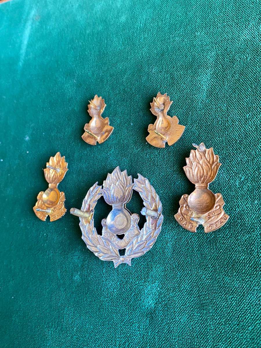 SA ENGINEERS CORPS CAP,COLLARS AND MESS DRESS COLLARS-WORN POST 1970-ALL PINS+ LUGS INTACT