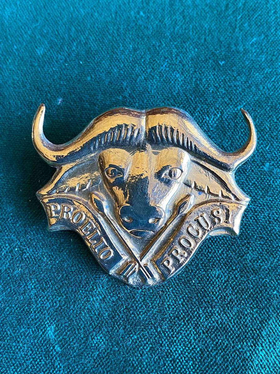 32 BATTALION CAP BADGE-1ST MANUFACTURE-GILT- 2 PINS