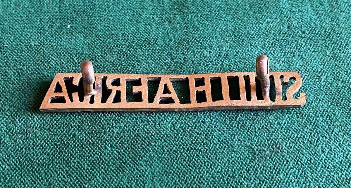 SOUTH AFRICA SHOULDER TITLE -WORN WW1- 2 LUGS -MEASURES 58 MM