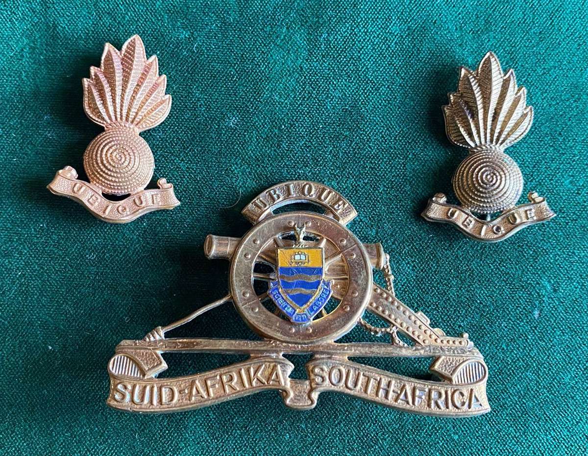 WITWATERSRAND UNIVERSITY REGIMENT(T.H.A)GILDING METAL CAP AND COLLARS-WORN 1962-1970-LUGS+PINS COMPL