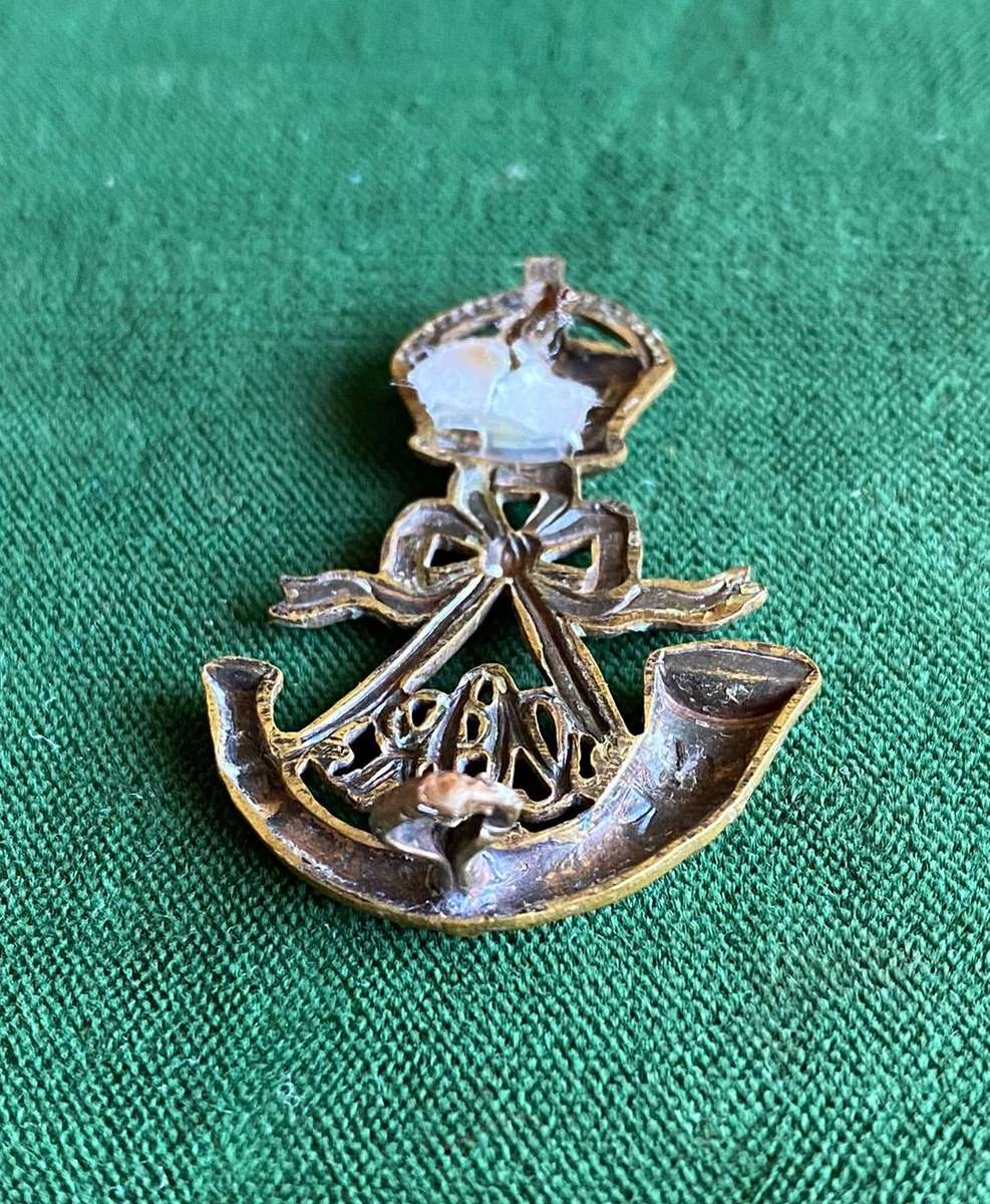 CAPE MOUNTED RIFLES,BRASS CAP BADGE-WORN 1902-1913-ONE LUG/ONE SHORTENED LUG