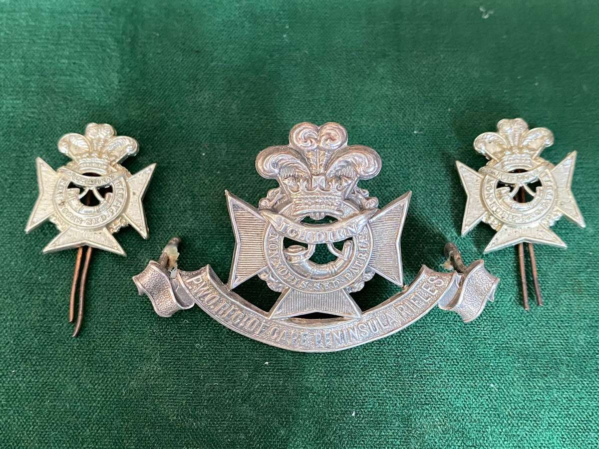 CAPE PENINSULA RIFLES WHITE METAL CAP AND COLLARS-WORN 1904-1926-LUGS INTACT