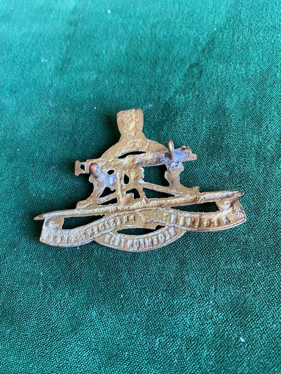 REGT. PRESIDENT STEYN CAST CAP BADGE-WORN WW2- 2 LUGS