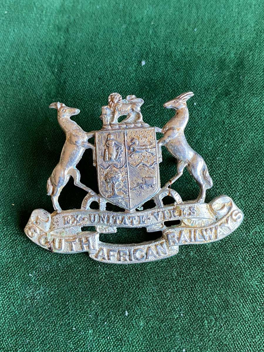 SOUTH AFRICAN RAILWAYS,WHITE METAL CAP BADGE-2 LUGS-EARLY PATTERN