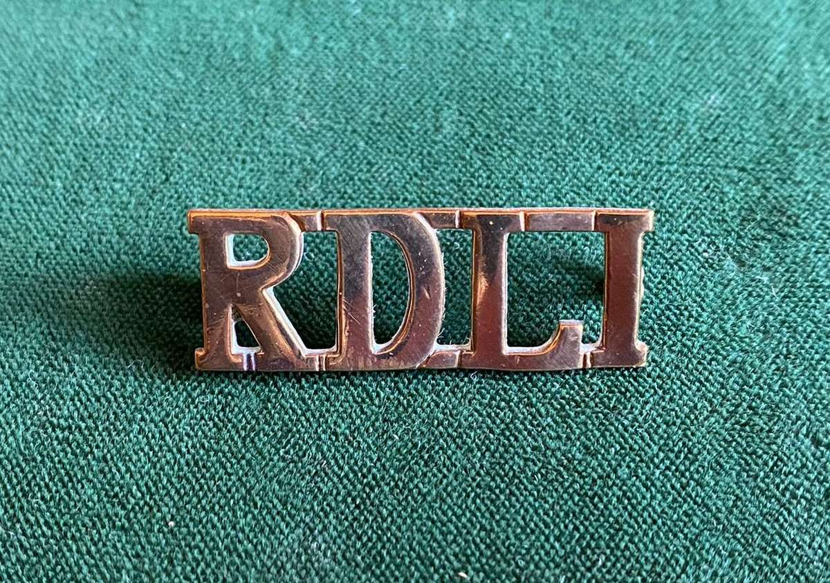 ROYAL DURBAN LIGHT INFANTRY BRASS TITLE-WORN FROM 1935- 2 LUGS