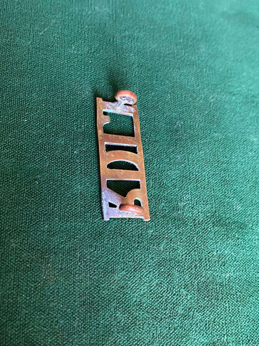 ROYAL DURBAN LIGHT INFANTRY BRASS TITLE-WORN FROM 1935- 2 LUGS