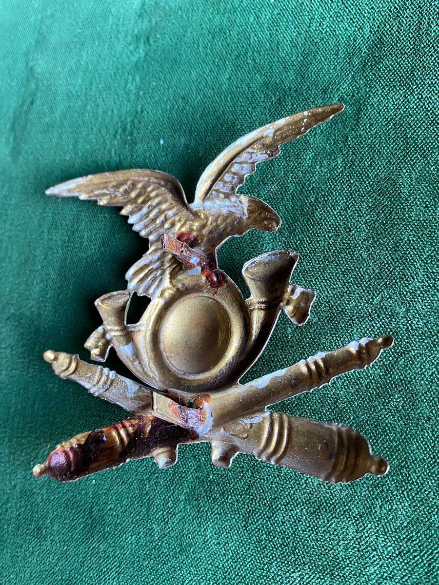 ITALIAN WW2 CAP BADGE FOR ALPINE ARTILLERY (MOUNTAIN TROOPS)