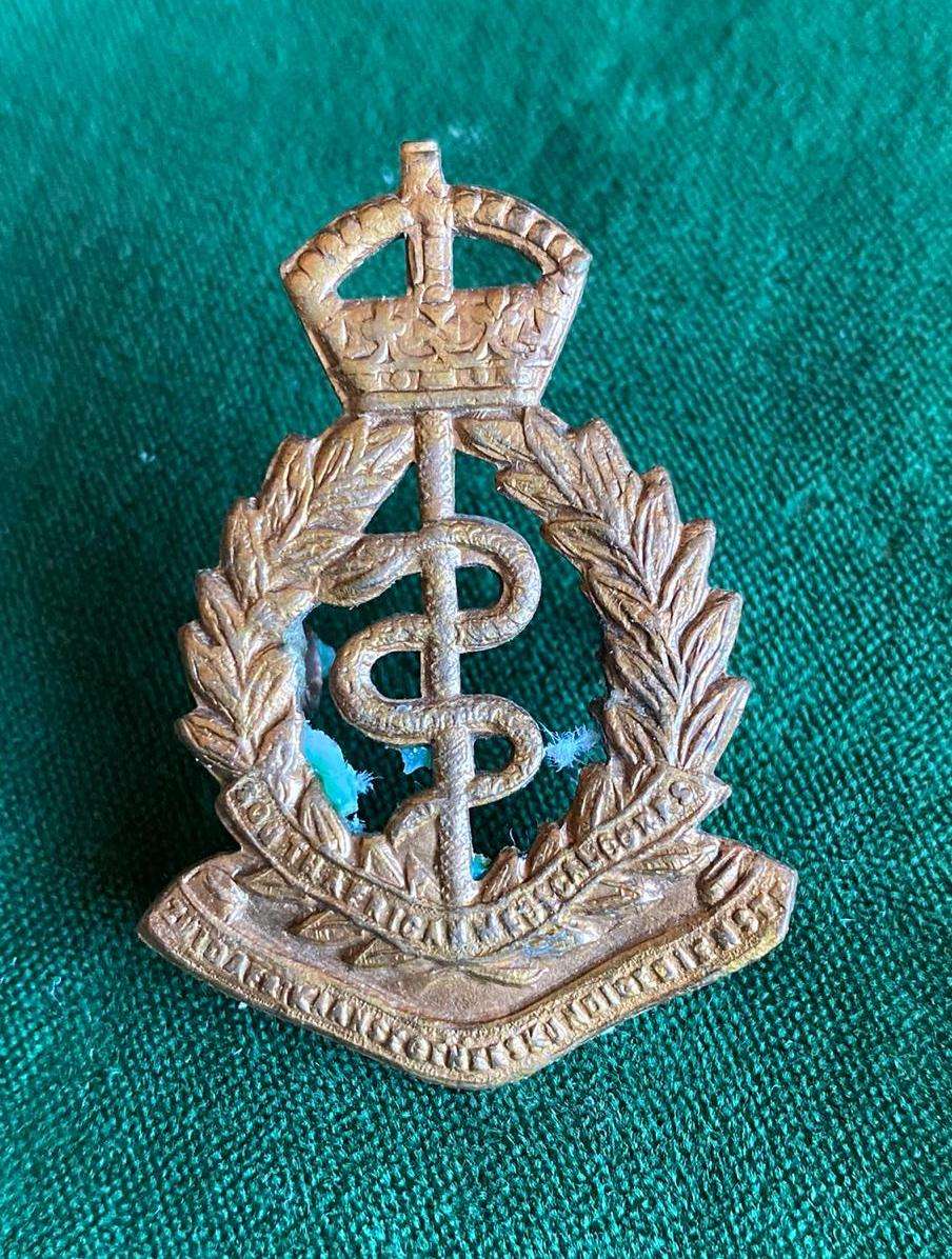 SA MEDICAL CORPS-GILDING METAL CAP BADGE-Z TYPE-WW1-2 LUGS