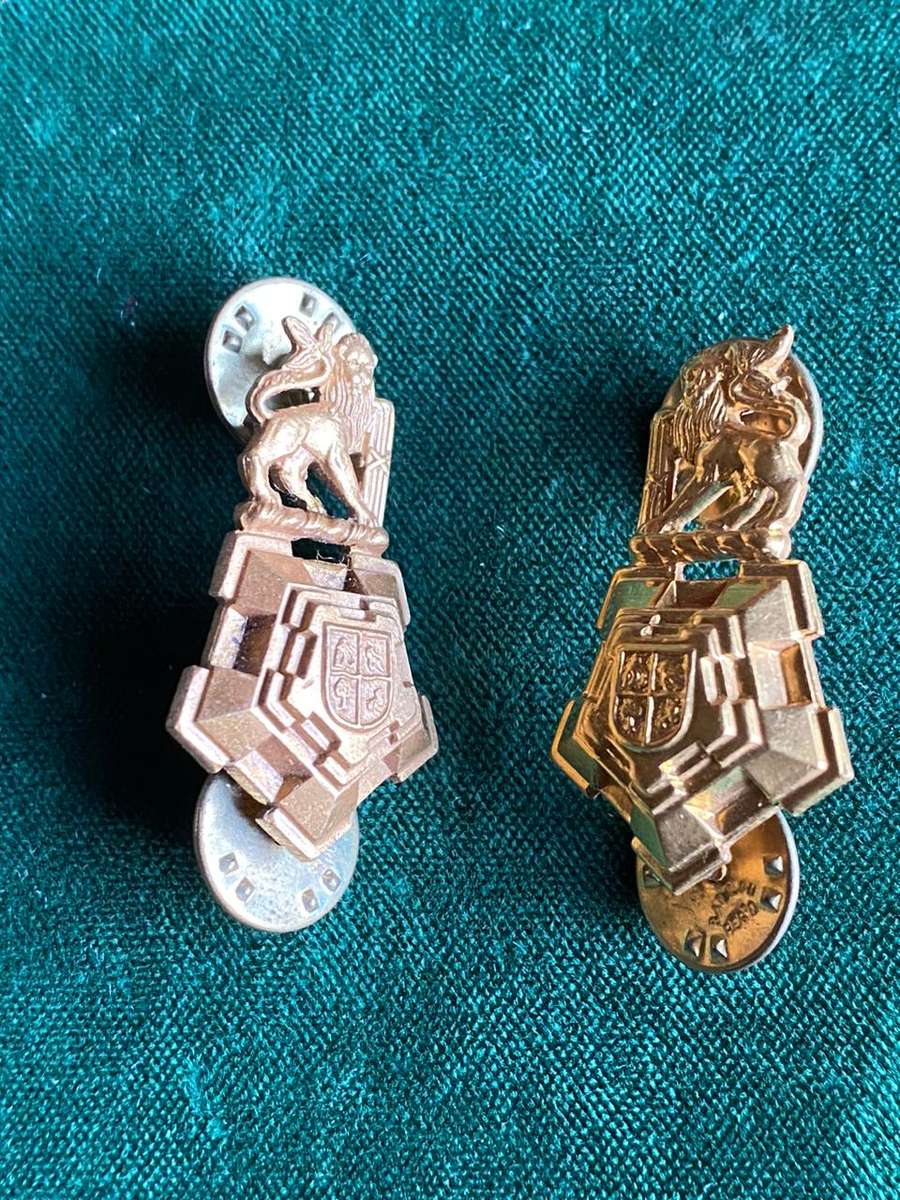 SOUTH AFRICA STAFF CORPS GILT COLLAR BADGES-WORN FROM 1960-PINS INTACT